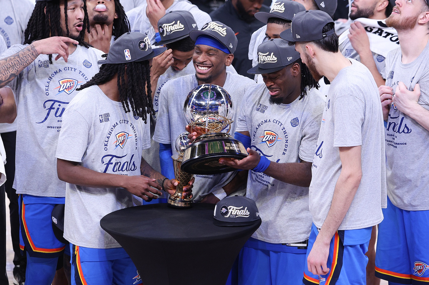 火博app下载 -荷甲赛程吃紧；俄克拉荷马雷霆赛后篮板制胜；底气十足；赛季目标并未改变的简单介绍